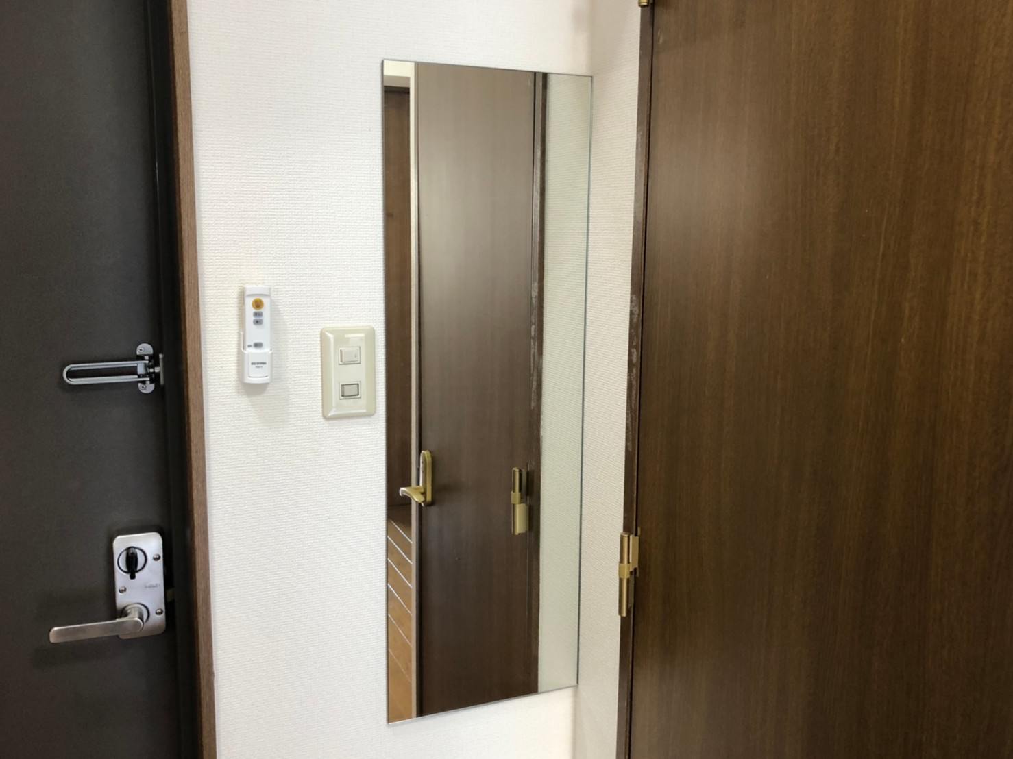 ★玄関に姿見あり!お出かけの際に便利です!★ ★玄関に姿見あり!お出かけの際に便利です!★